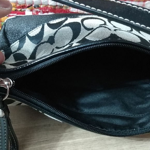 Coach - Picture 5 of 5